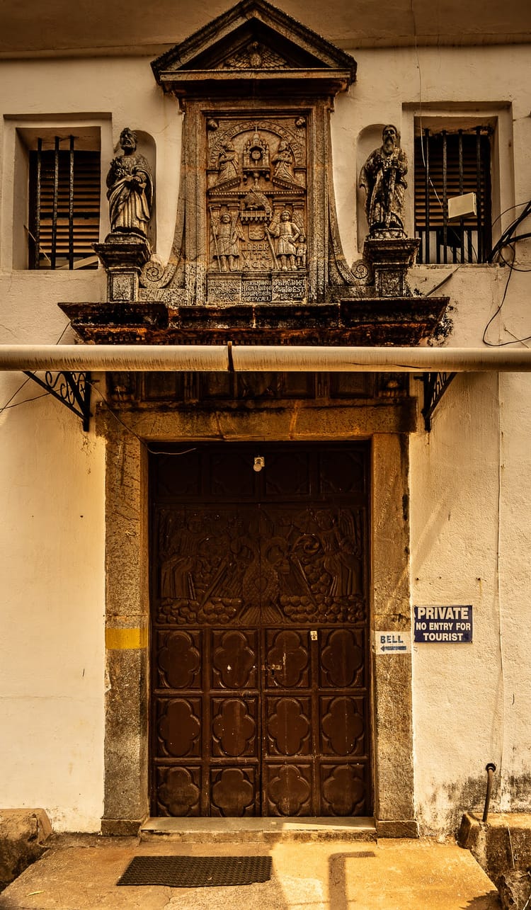 Street photograph by Stalin Pereira