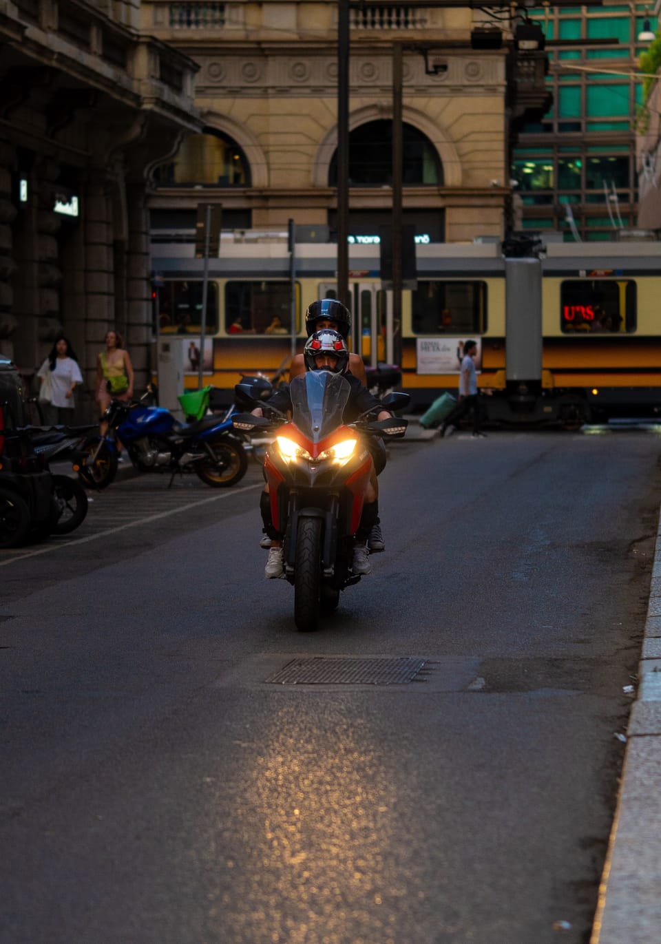 Street photograph by Stalin Pereira